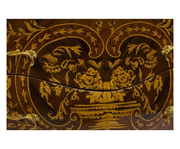 Vetrina barocco noce bronzo legno ripiani vetro decorato