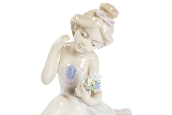 Dama statua statuina porcellana bambina mazzo fiori